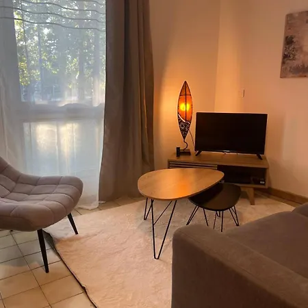 Moderne 43 M2 Au Coeur De Montpellier, Tramway Au Pied De L'immeuble, Parking Public, Ideal Pour 1 A 3 Personnes * 몽펠리에