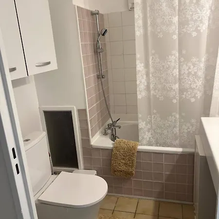 Moderne 43 M2 Au Coeur De Montpellier, Tramway Au Pied De L'immeuble, Parking Public, Ideal Pour 1 A 3 Personnes 몽펠리에