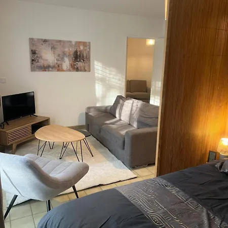Moderne 43 M2 Au Coeur De Montpellier, Tramway Au Pied De L'immeuble, Parking Public, Ideal Pour 1 A 3 Personnes 몽펠리에
