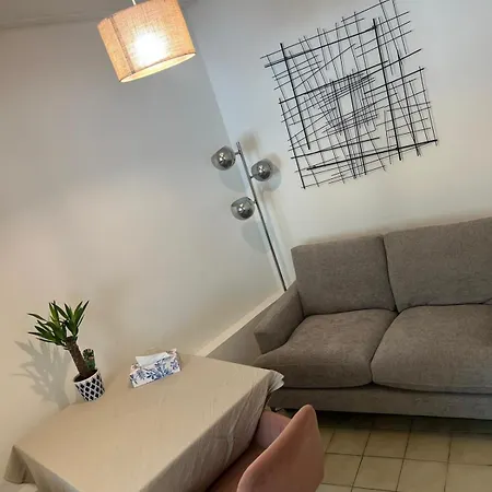 Moderne 43 M2 Au Coeur De Montpellier, Tramway Au Pied De L'immeuble, Parking Public, Ideal Pour 1 A 3 Personnes