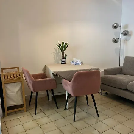 아파트 Moderne 43 M2 Au Coeur De Montpellier, Tramway Au Pied De L'immeuble, Parking Public, Ideal Pour 1 A 3 Personnes