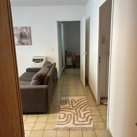 Moderne 43 M2 Au Coeur De Montpellier, Tramway Au Pied De L'immeuble, Parking Public, Ideal Pour 1 A 3 Personnes * 몽펠리에